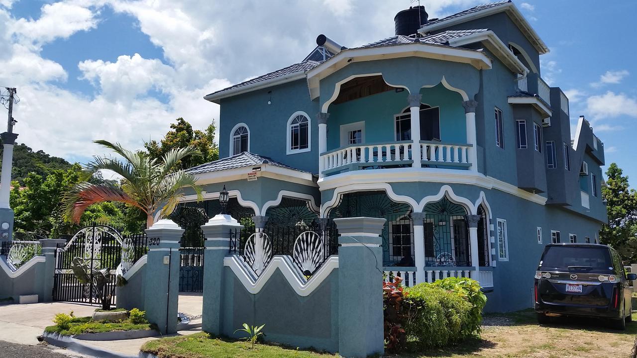 Bailey'S Bed And Breakfast Runaway Bay Eksteriør billede